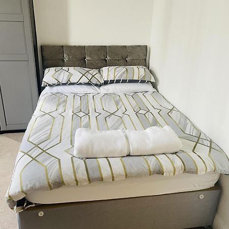 Bustling Western Apartment London Ngoại thất bức ảnh