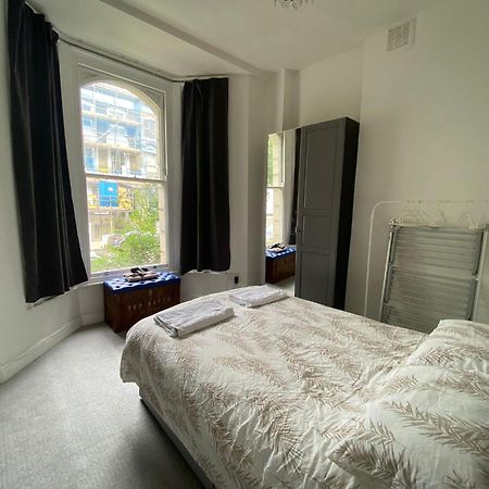 Bustling Western Apartment London Ngoại thất bức ảnh