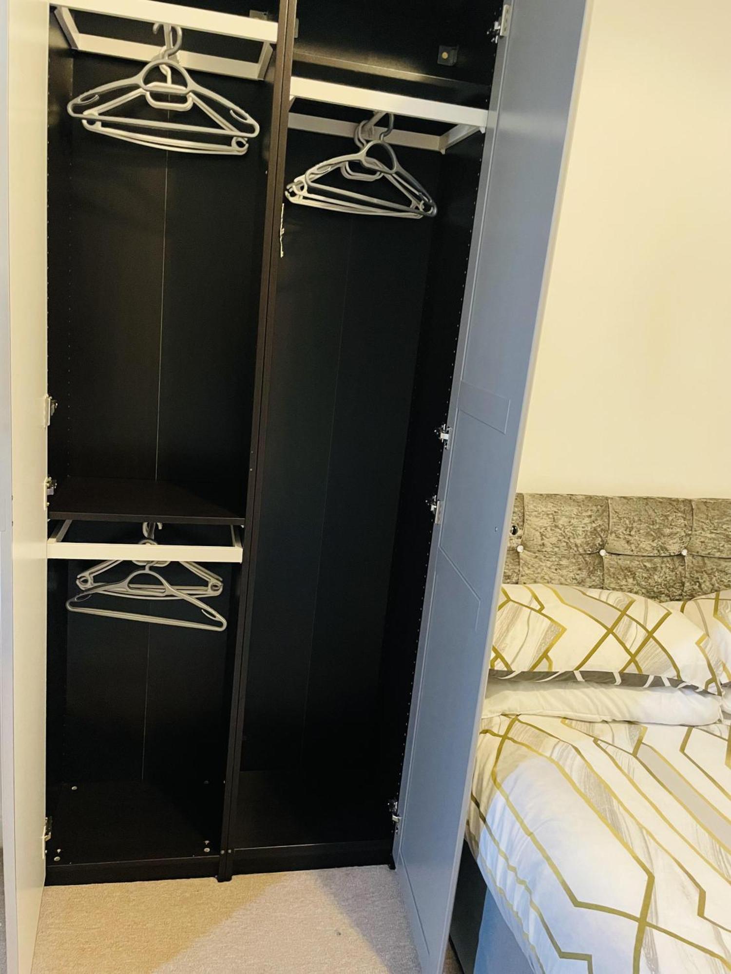 Bustling Western Apartment London Ngoại thất bức ảnh