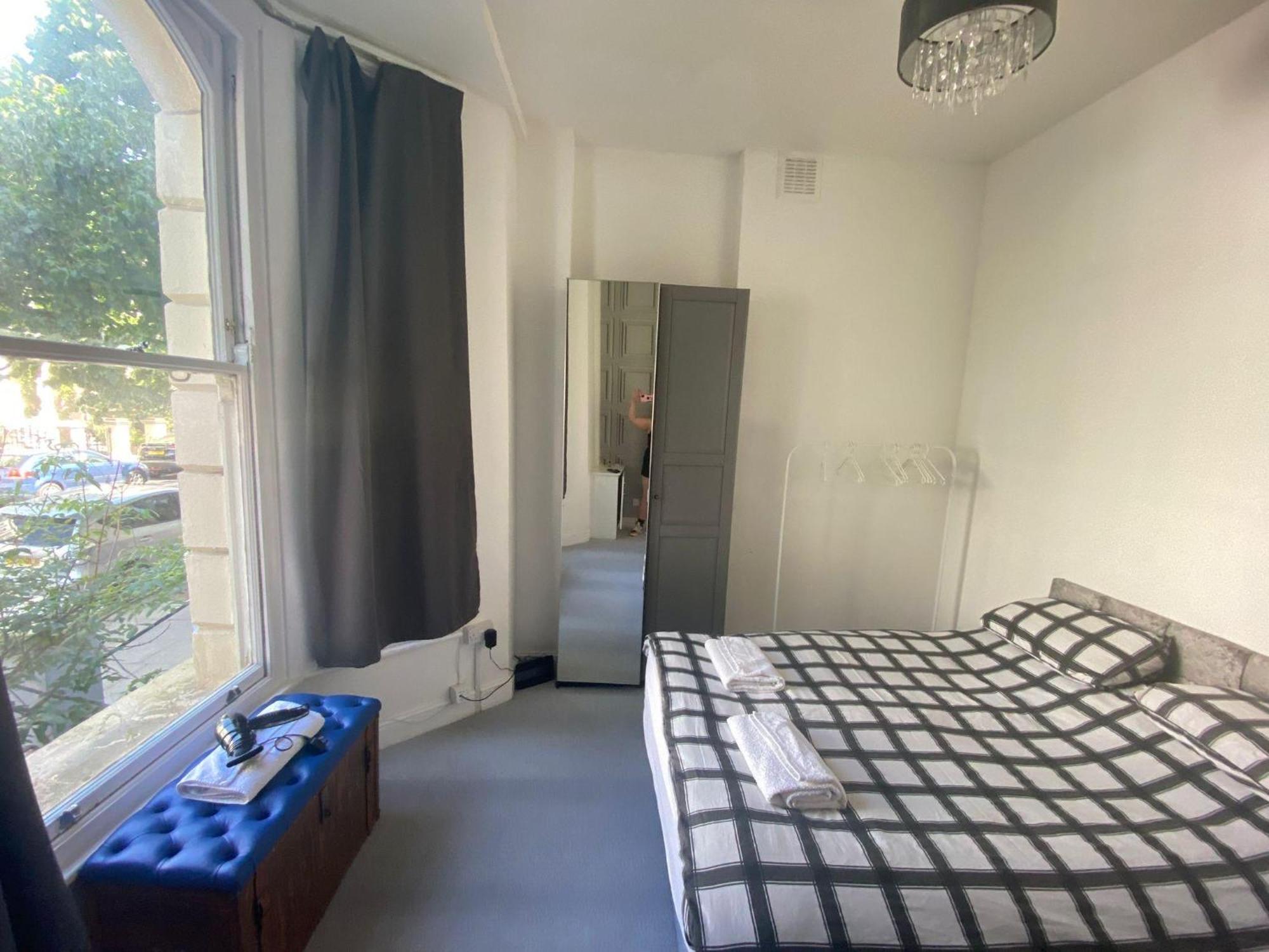 Bustling Western Apartment London Ngoại thất bức ảnh